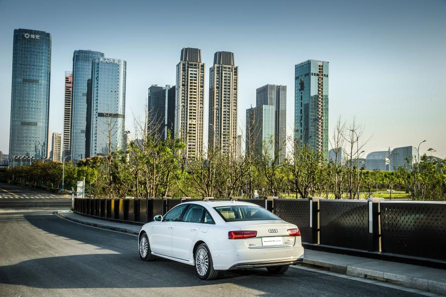  Audi A6 L 40 e-tron (4G, C7) 2016 года  (фото 21 из 32)